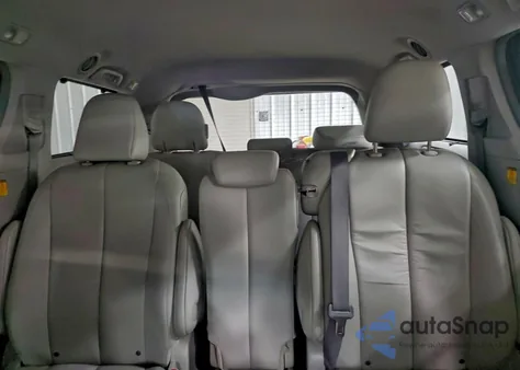 2011 Toyota Sienna Xle z USA, uszkodzony, nr VIN 5TDYK3DC0BS132730